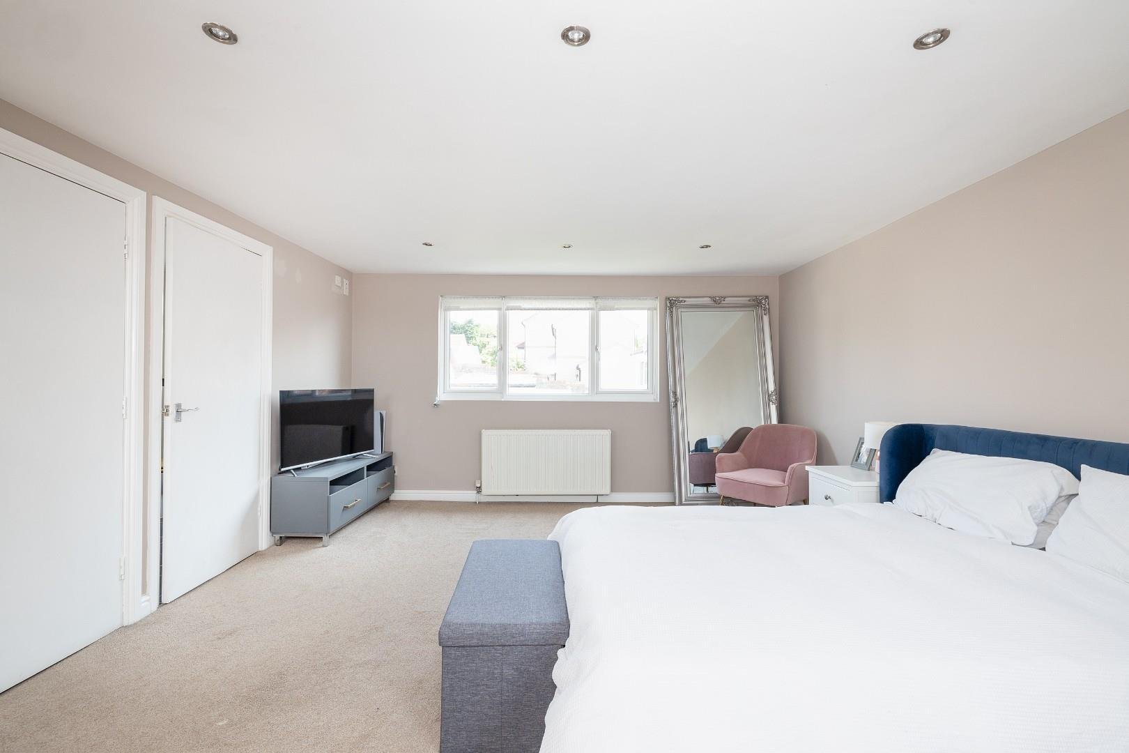Ravenhill avenue knowle 33304976 cd7 a3958