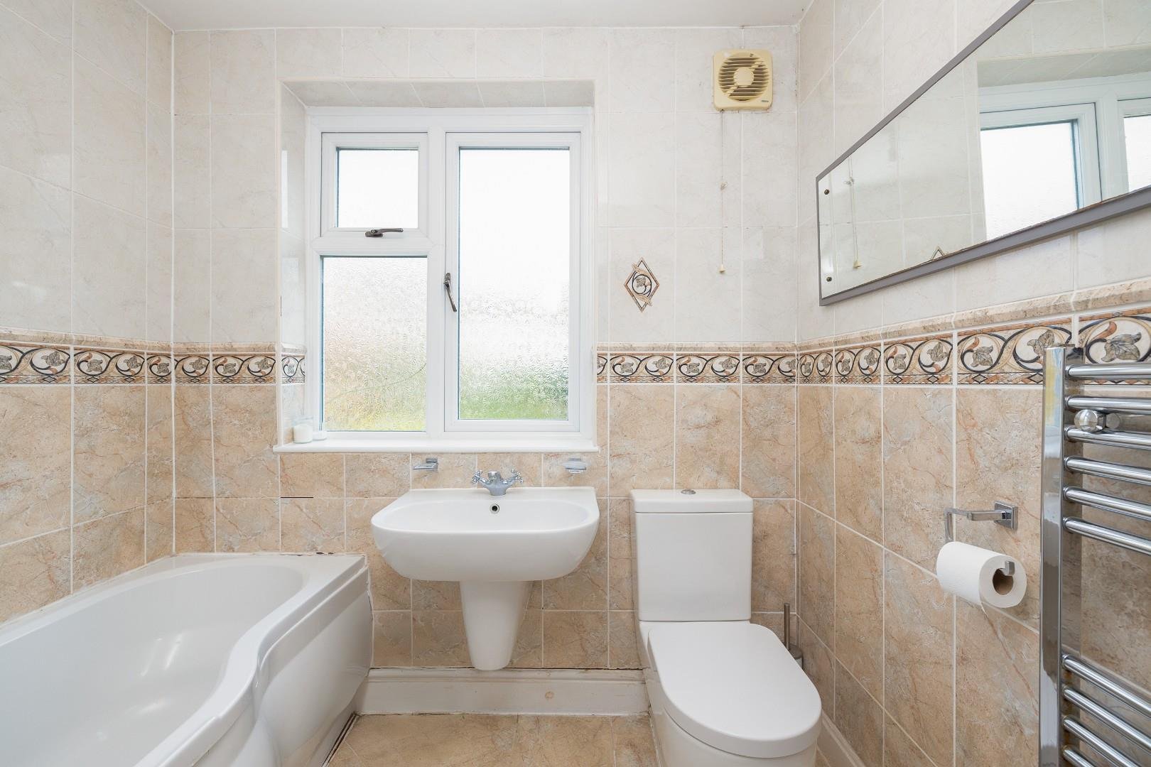 Ravenhill avenue knowle 33304976 cd7 a3985