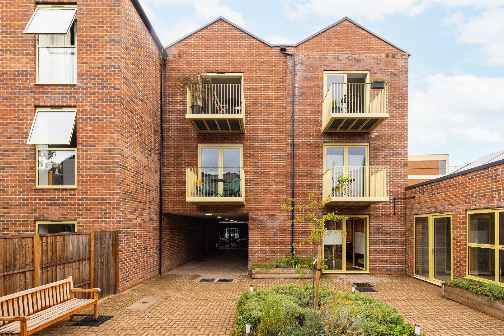Rennisons yard montpelier 34095198 014 a3608
