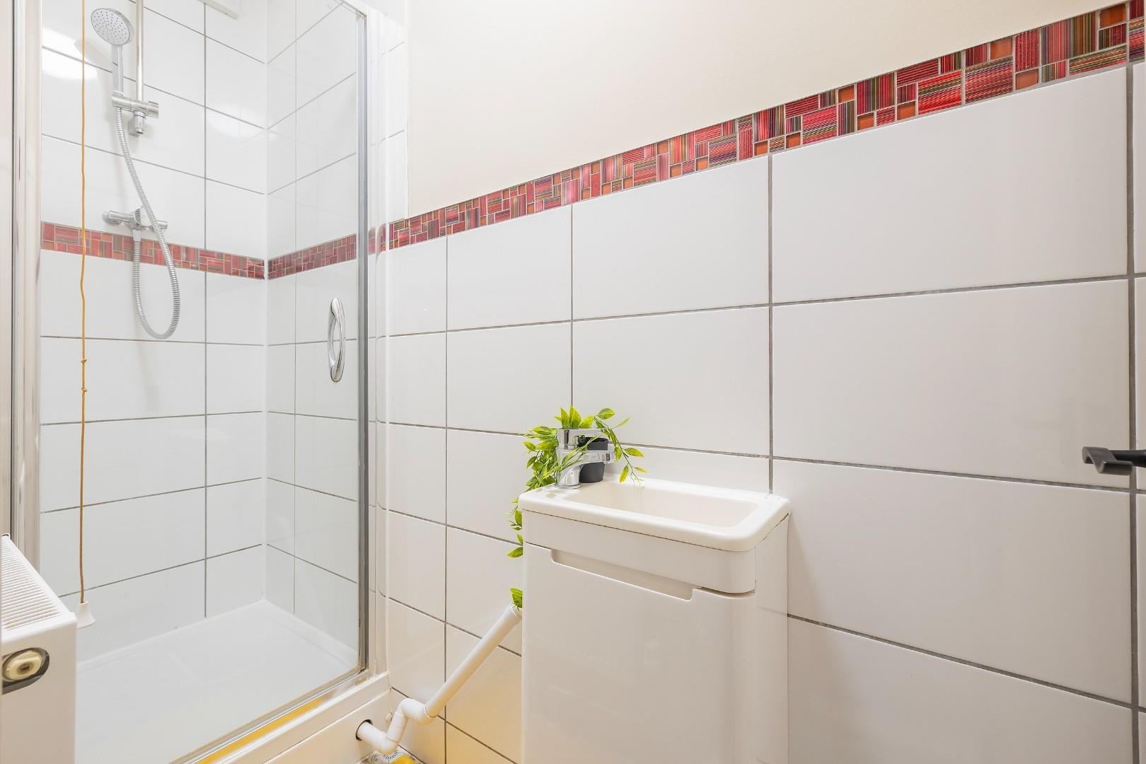 Royate hill eastville 33377702 1 r6 hev bathroom a