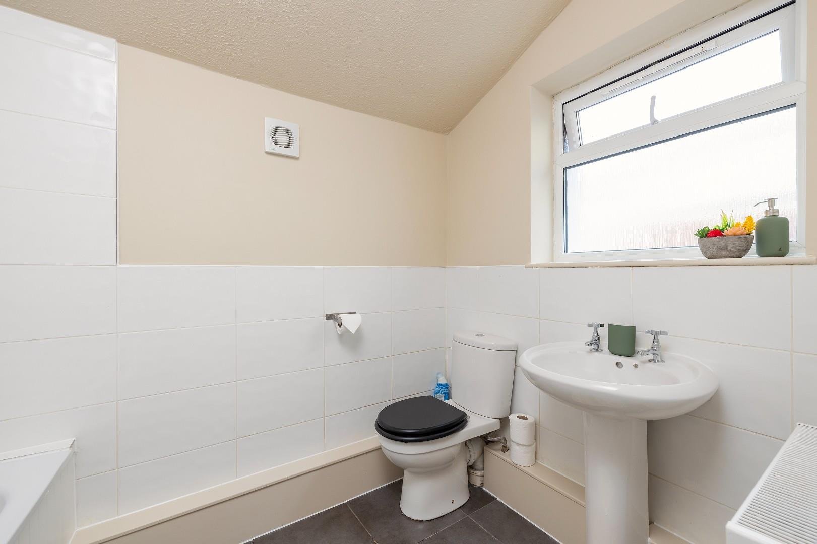 Royate hill eastville 33377702 1 r6 hev bathroom c