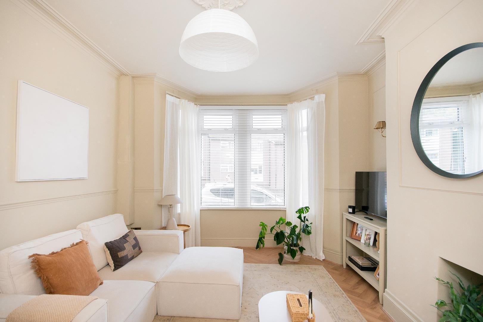 Royate hill eastville 34229877 1 r8 hee living room c