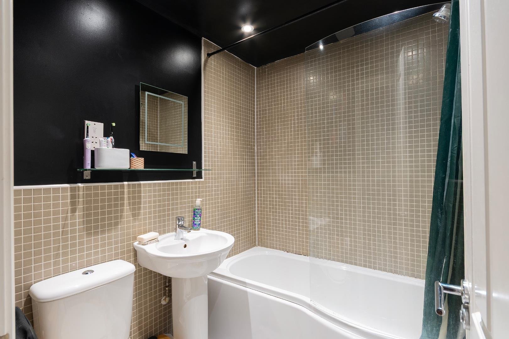 Sanders close bedminster 34283416 0 s2 cav bathroom c