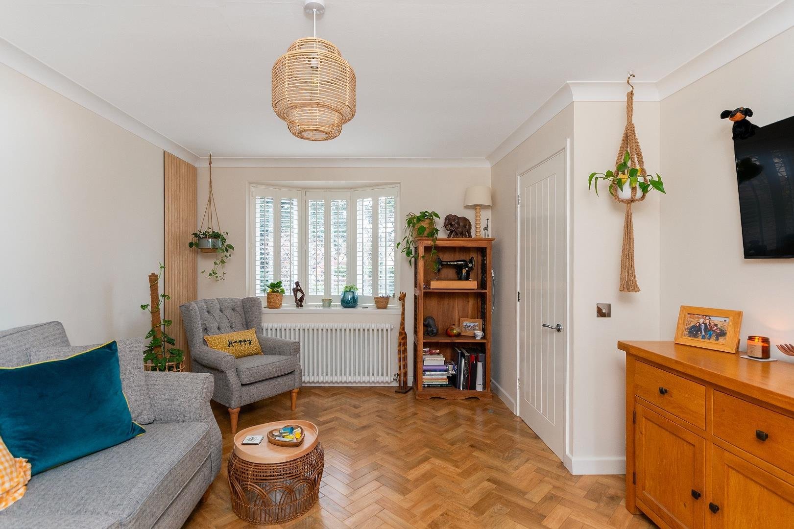 Sidelands road downend 34356907 1 s0 rdd living room d