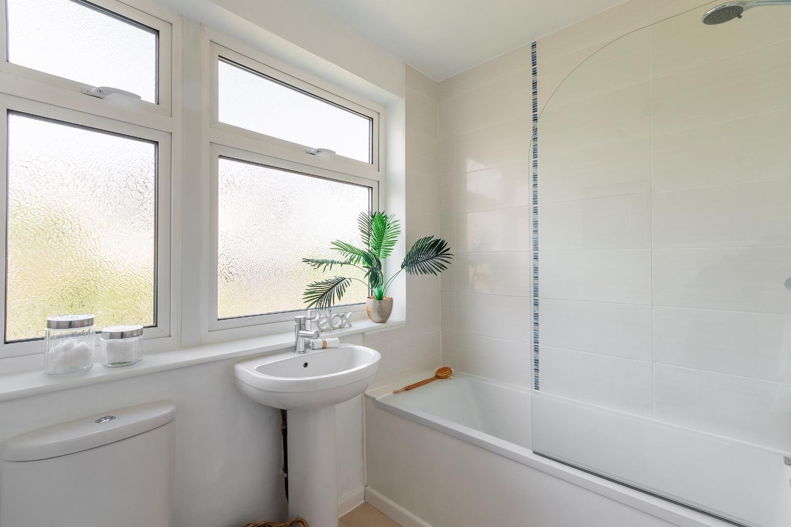 Snowdon road fishponds 33313058 1 s6 rfs bathroom b