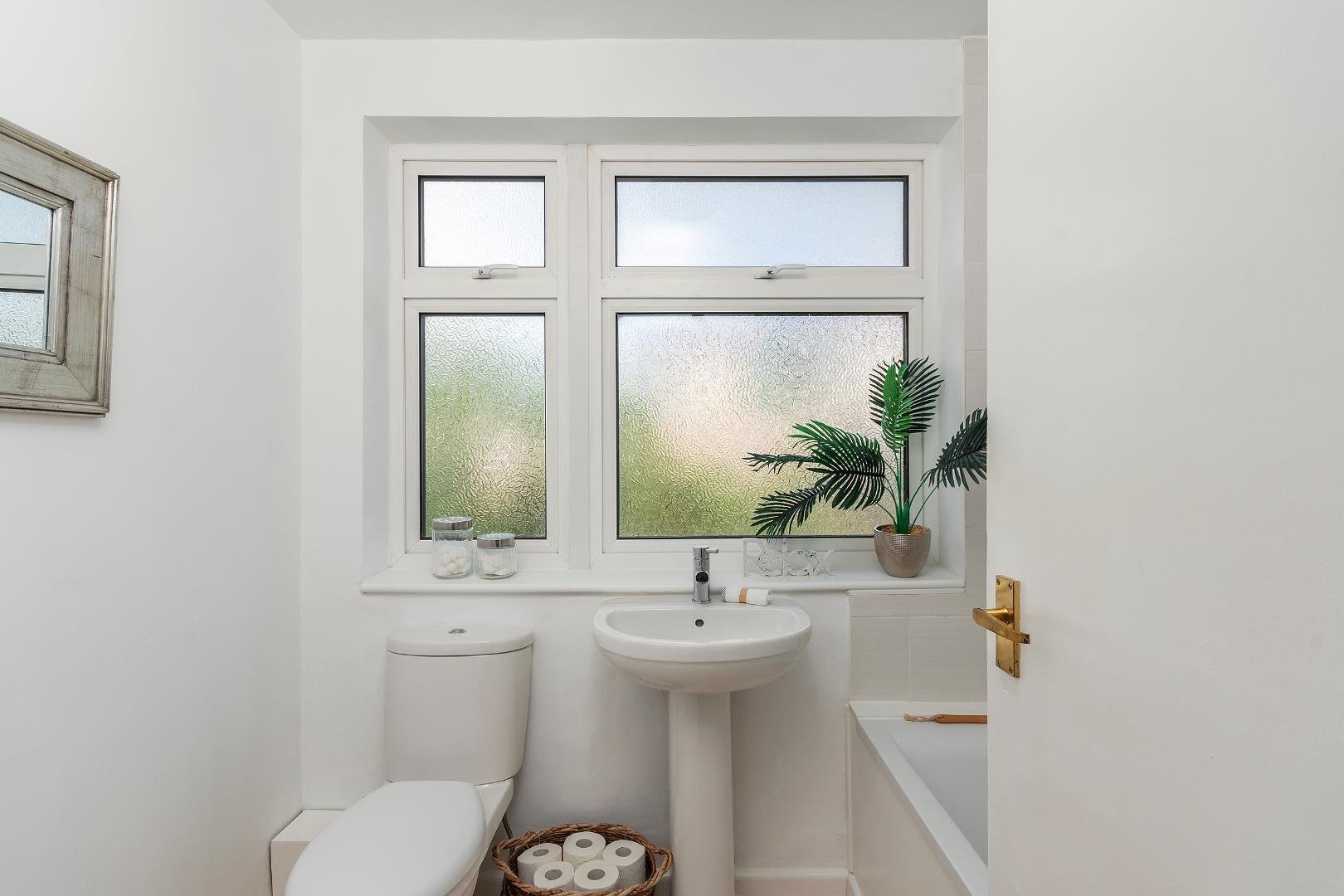 Snowdon road fishponds 33313058 1 s6 rfs bathroom c