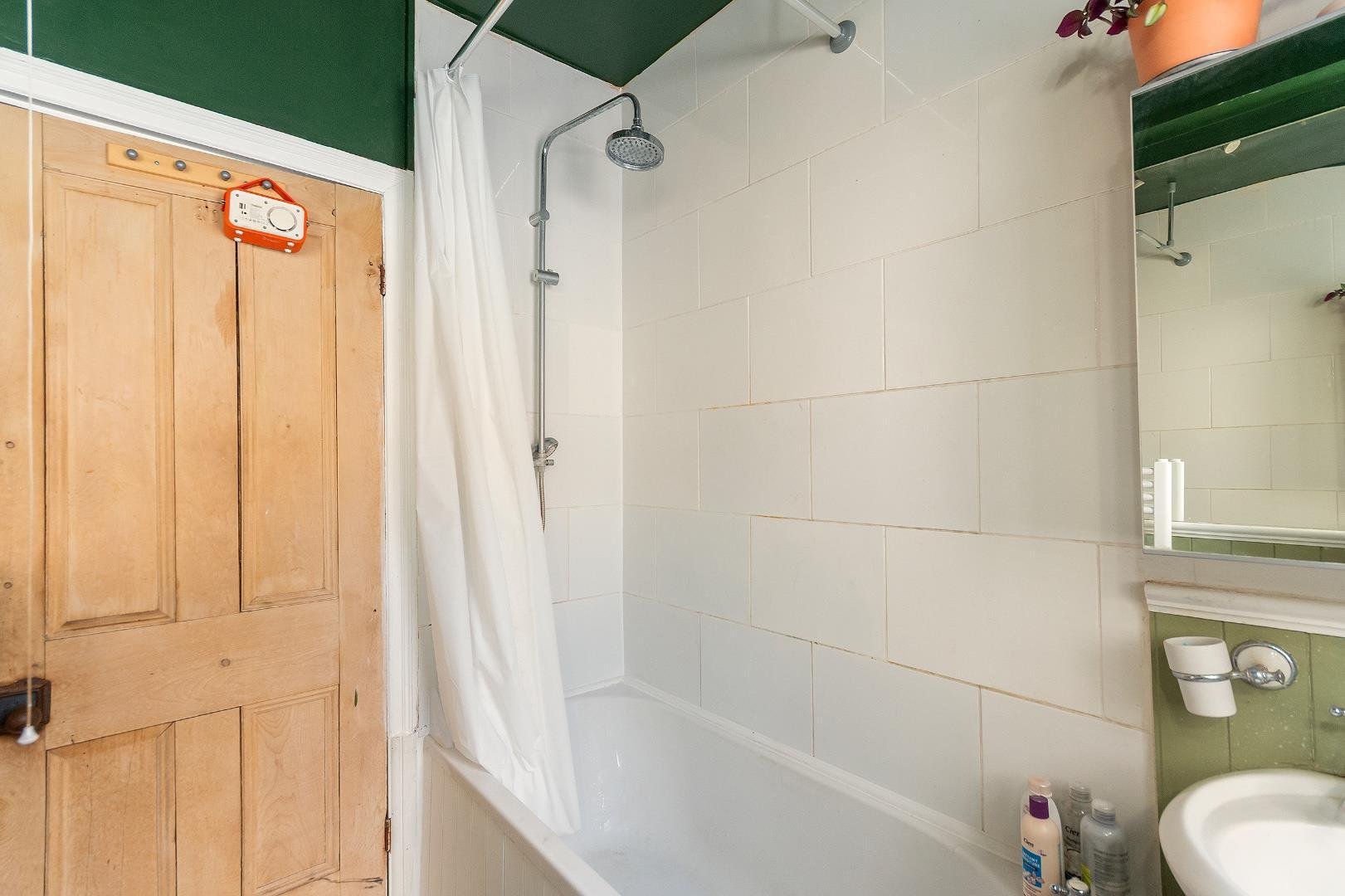 Somerset road knowle 33871760 2 s0 rke bathroom a