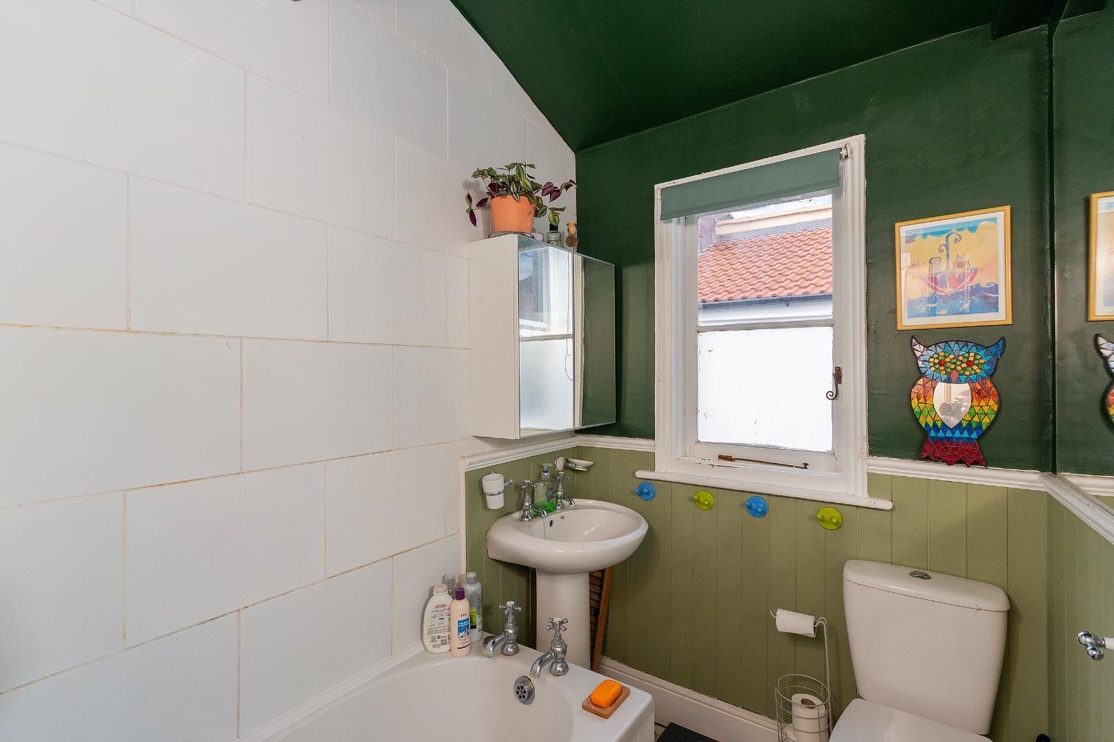 Somerset road knowle 33871760 2 s0 rke bathroom b