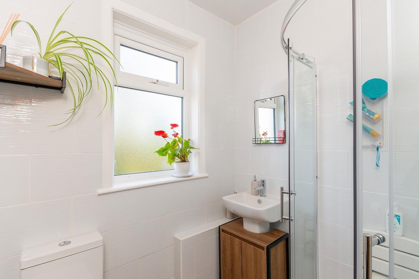 South liberty lane ashton vale 33430089 s7 l6 lbr bathroom b