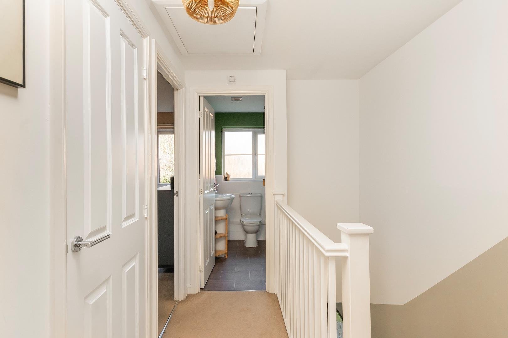 St lucia crescent horfield 33592969 3 s7 lchd landing a
