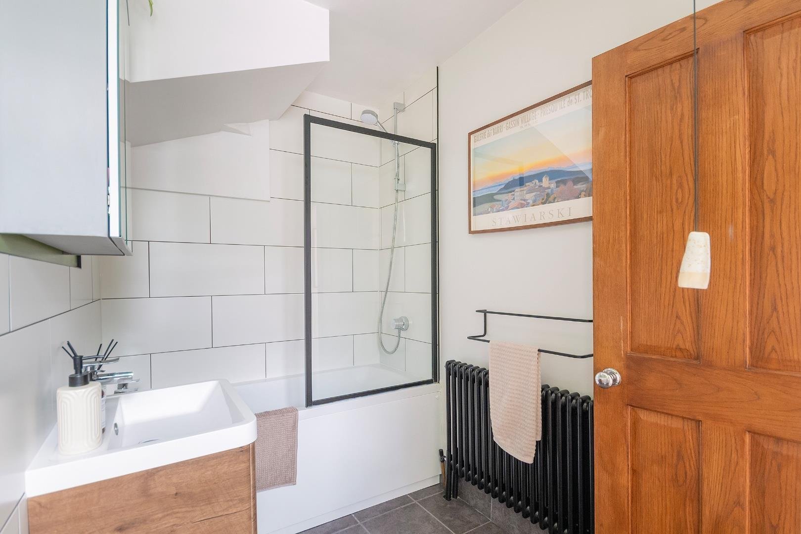 St peters rise headley park 34122588 1 s1 p8 rhp bathroom b