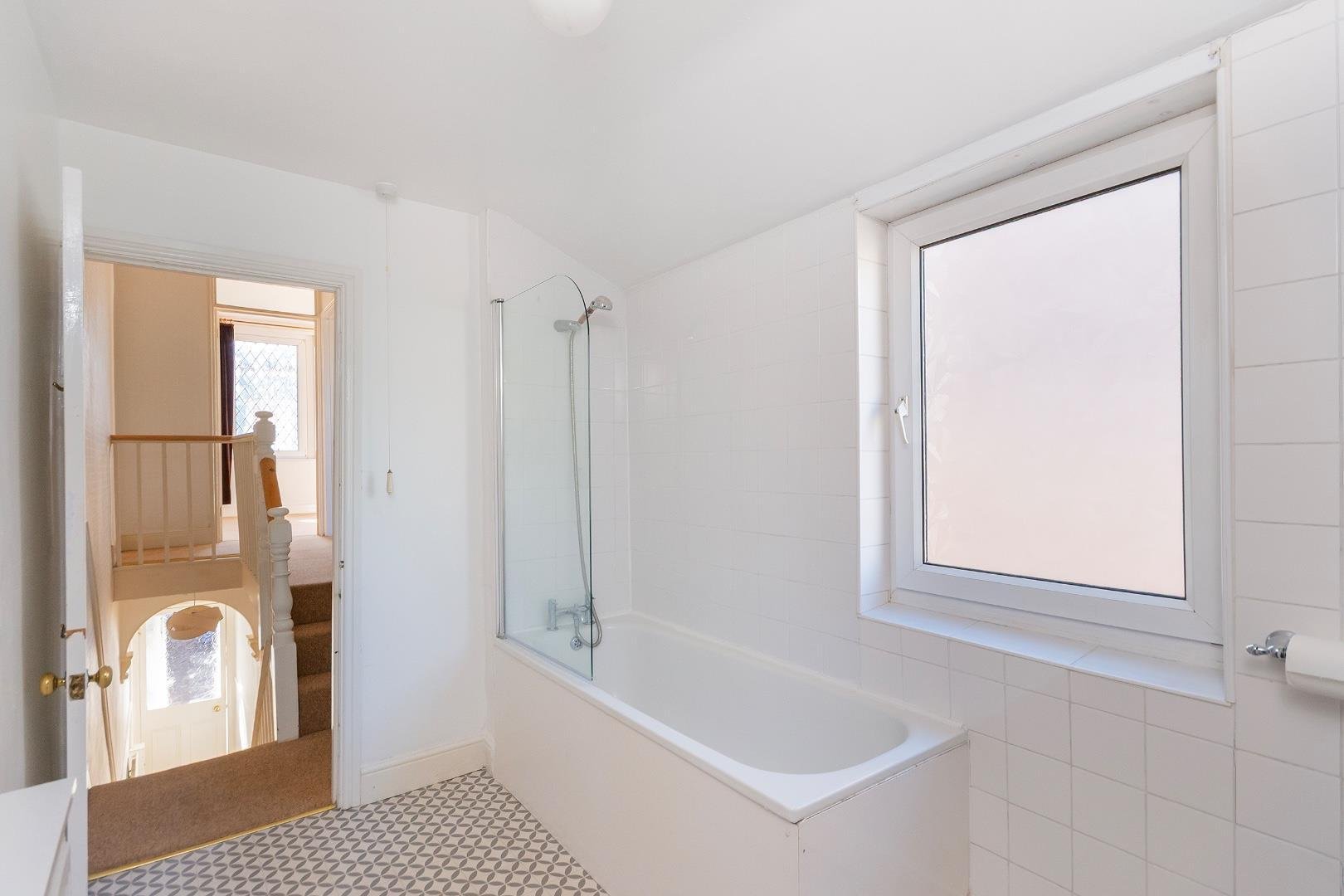 Stevens crescent totterdown 34158253 6 s1 ctn bathroom a