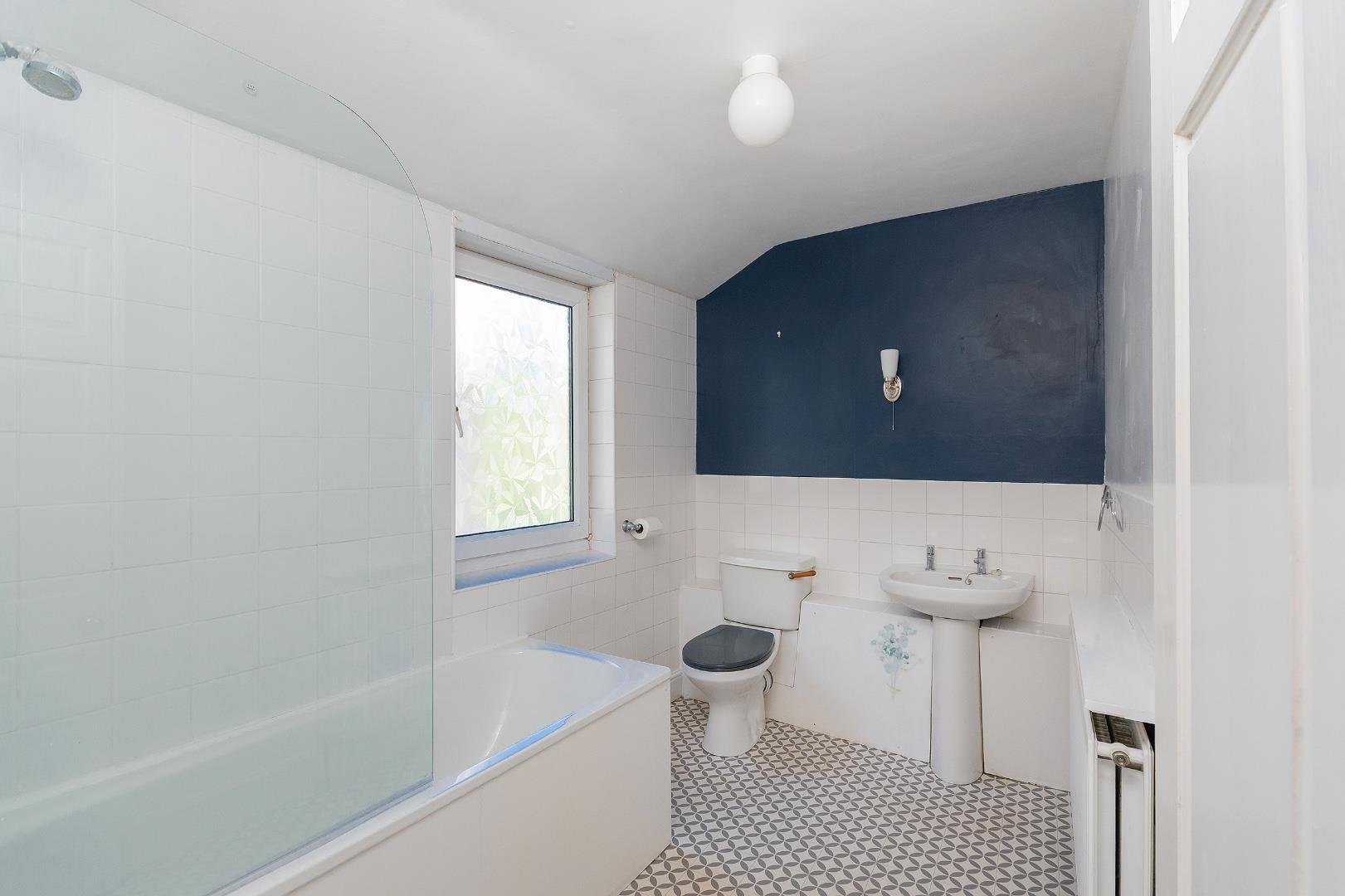 Stevens crescent totterdown 34158253 6 s1 ctn bathroom b