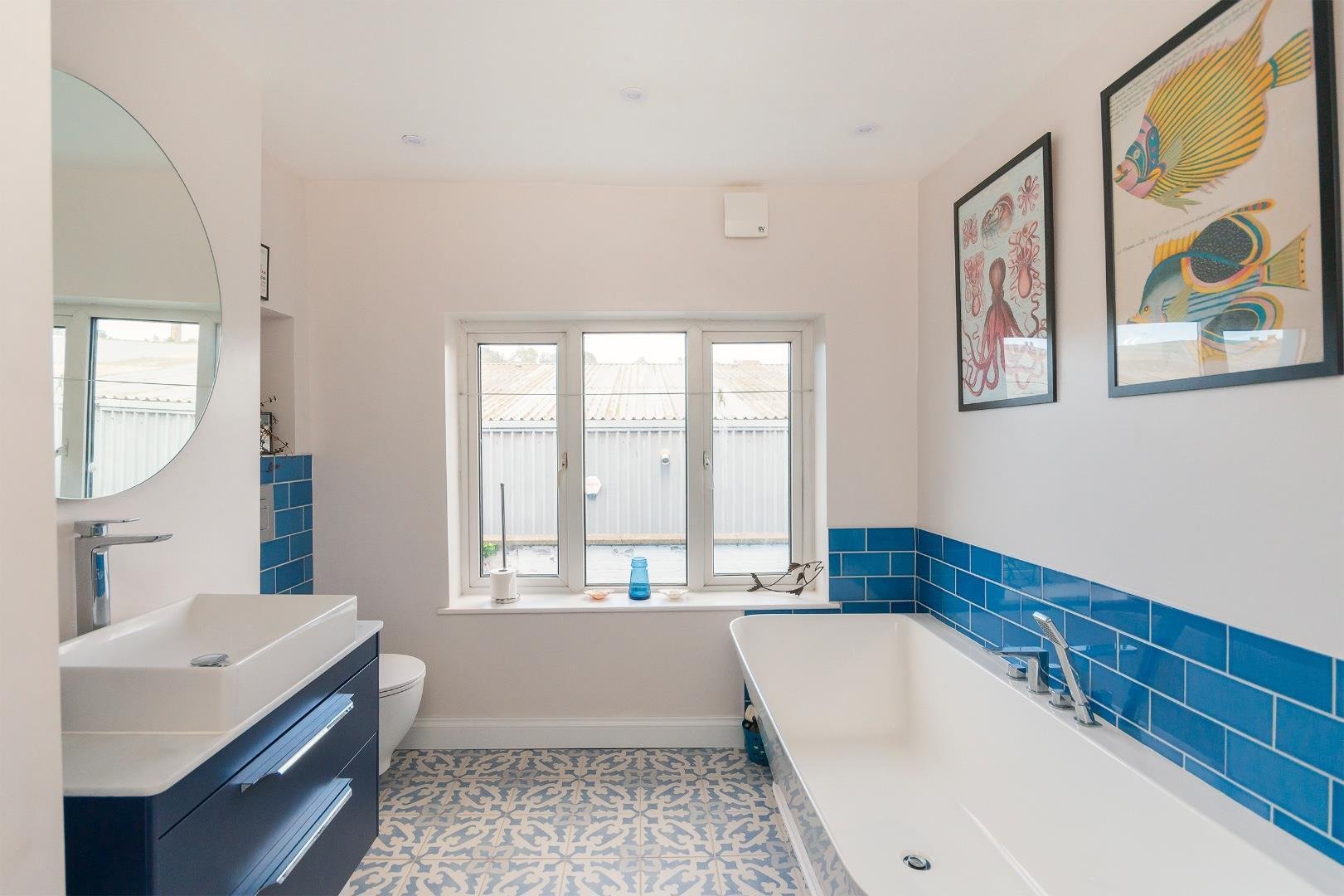 Sydney row spike island 33590522 woryendys6 bathroom b