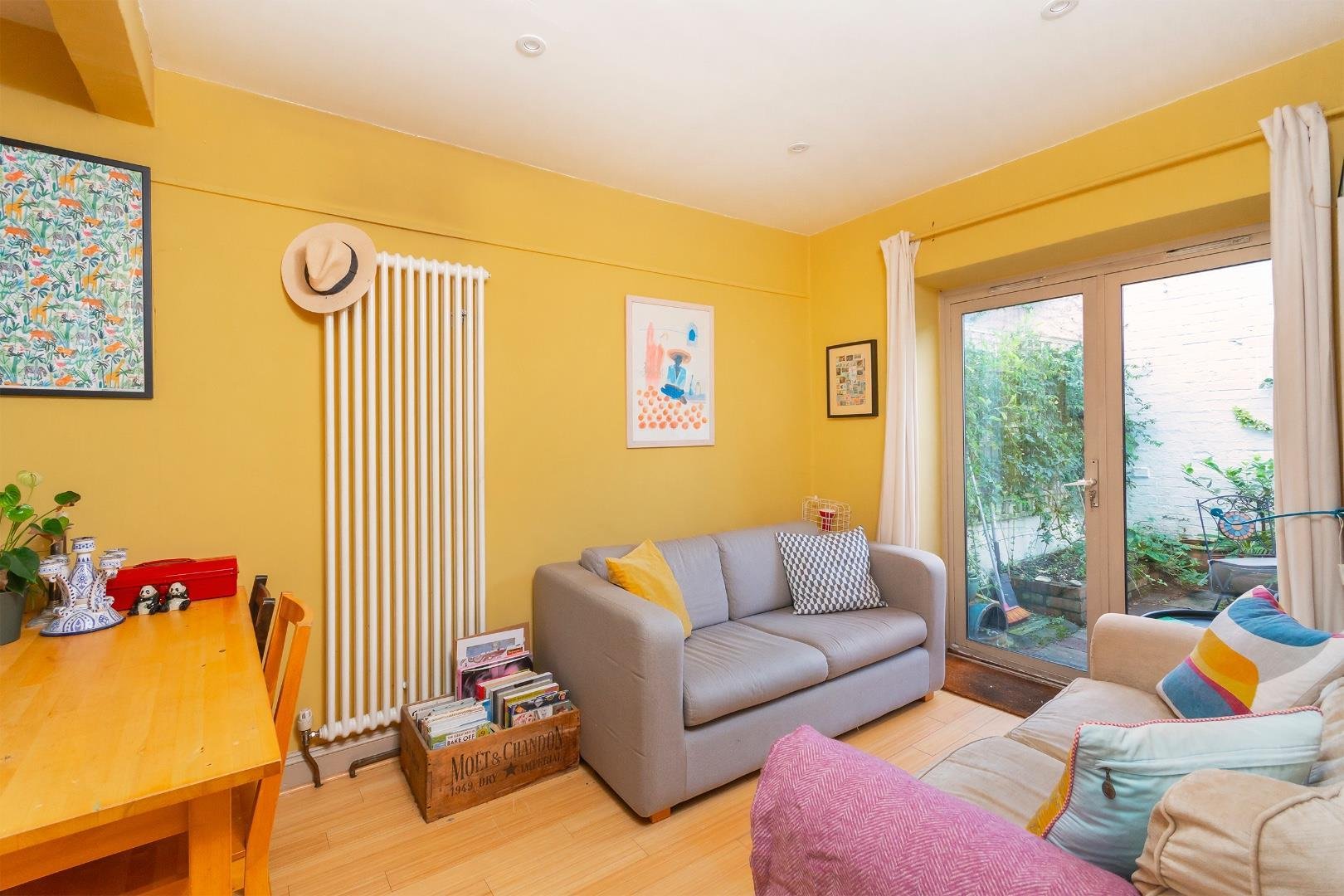 Sydney row spike island 33590522 woryendys6 living room c