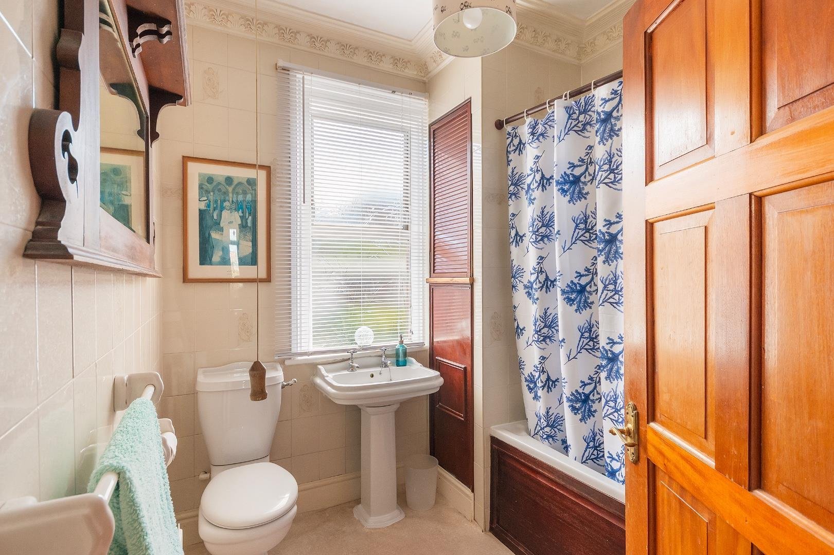 Sylvia avenue knowle 34578032 5 s1 ake bathroom c