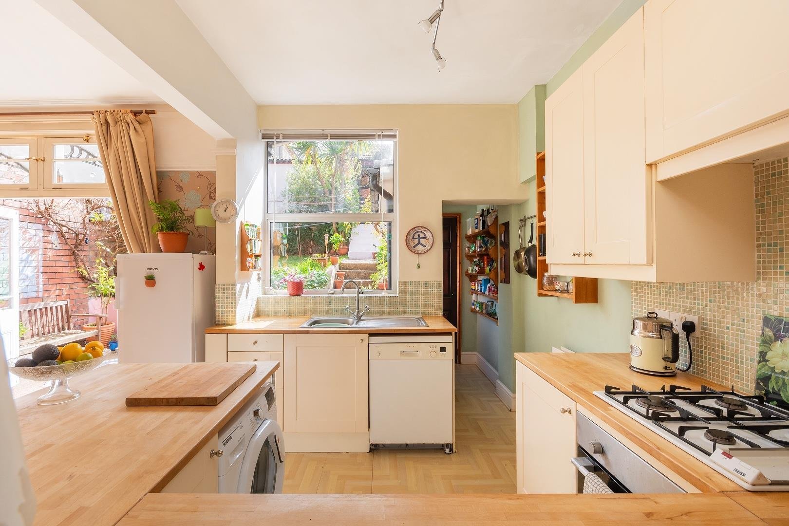 Sylvia avenue knowle 34578032 5 s1 ake kitchen a
