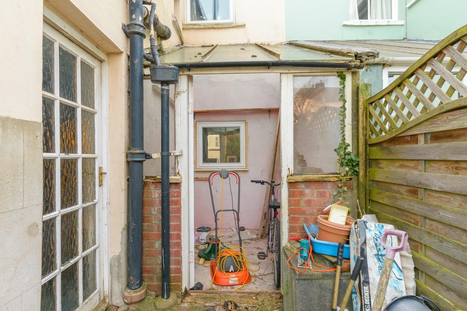 Talbot road knowle 31270096 daortoblat90 lean to a