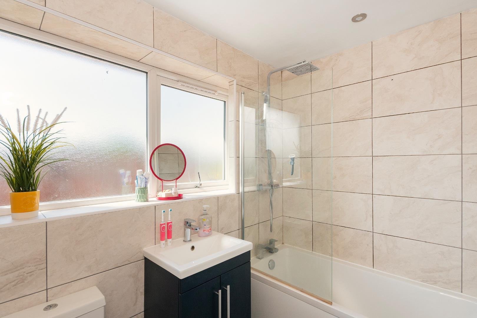 Teewell avenue staple hill 34668065 3 t7 ash bathroom b
