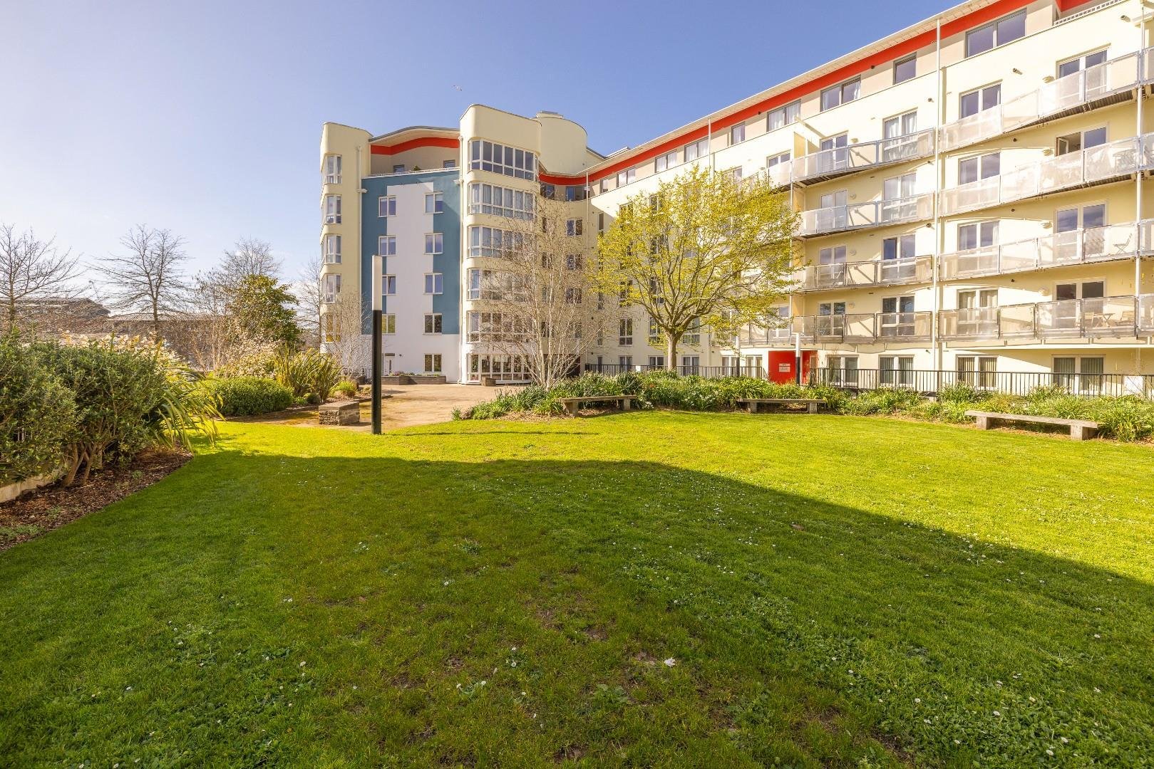 The crescent hannover quay 34581945 char8865