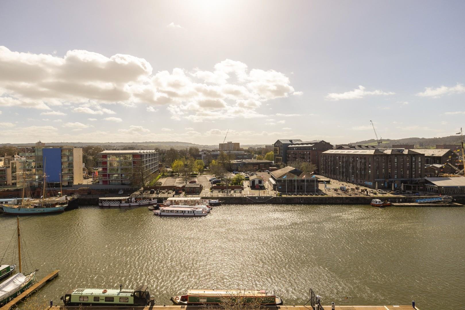 The crescent hannover quay 34581945 char8878