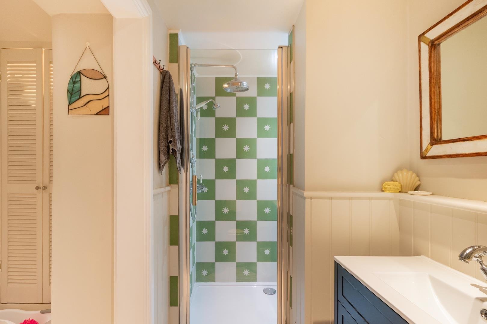 Westbourne place clifton 33930249 g0 f2 wpcn bathroom a