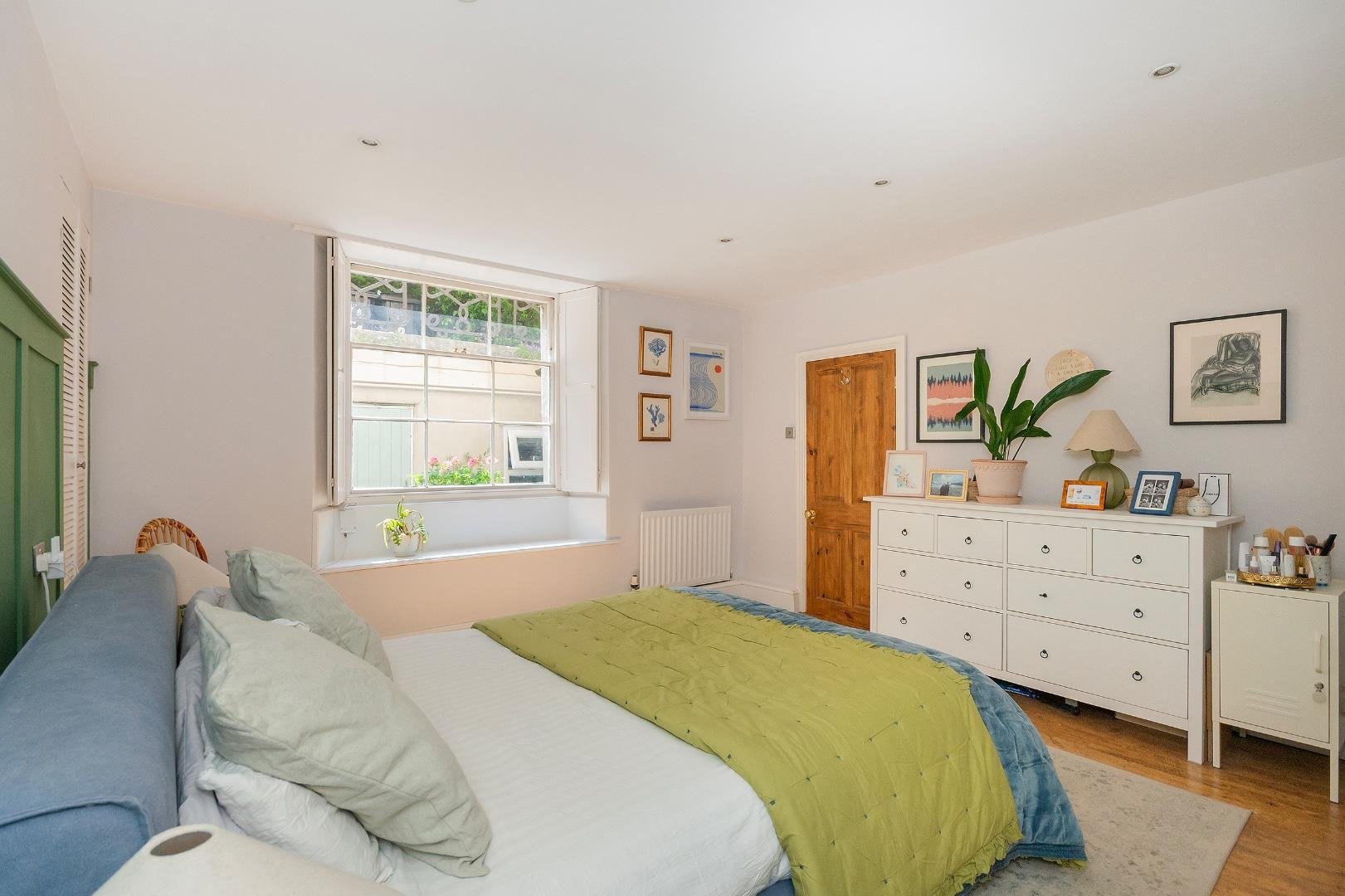 Westbourne place clifton 33930249 g0 f2 wpcn bedroom d