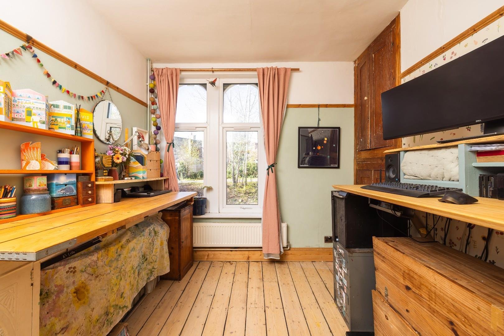 Whitehall road redfield 34599957 char9744