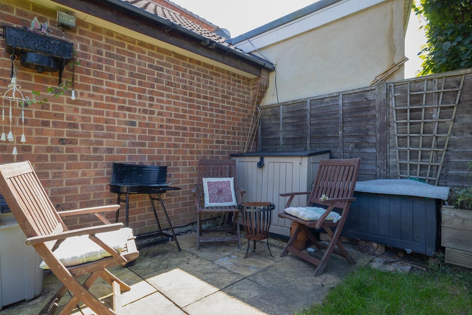 Willow bed close fishponds 33736690 cd7 a1548