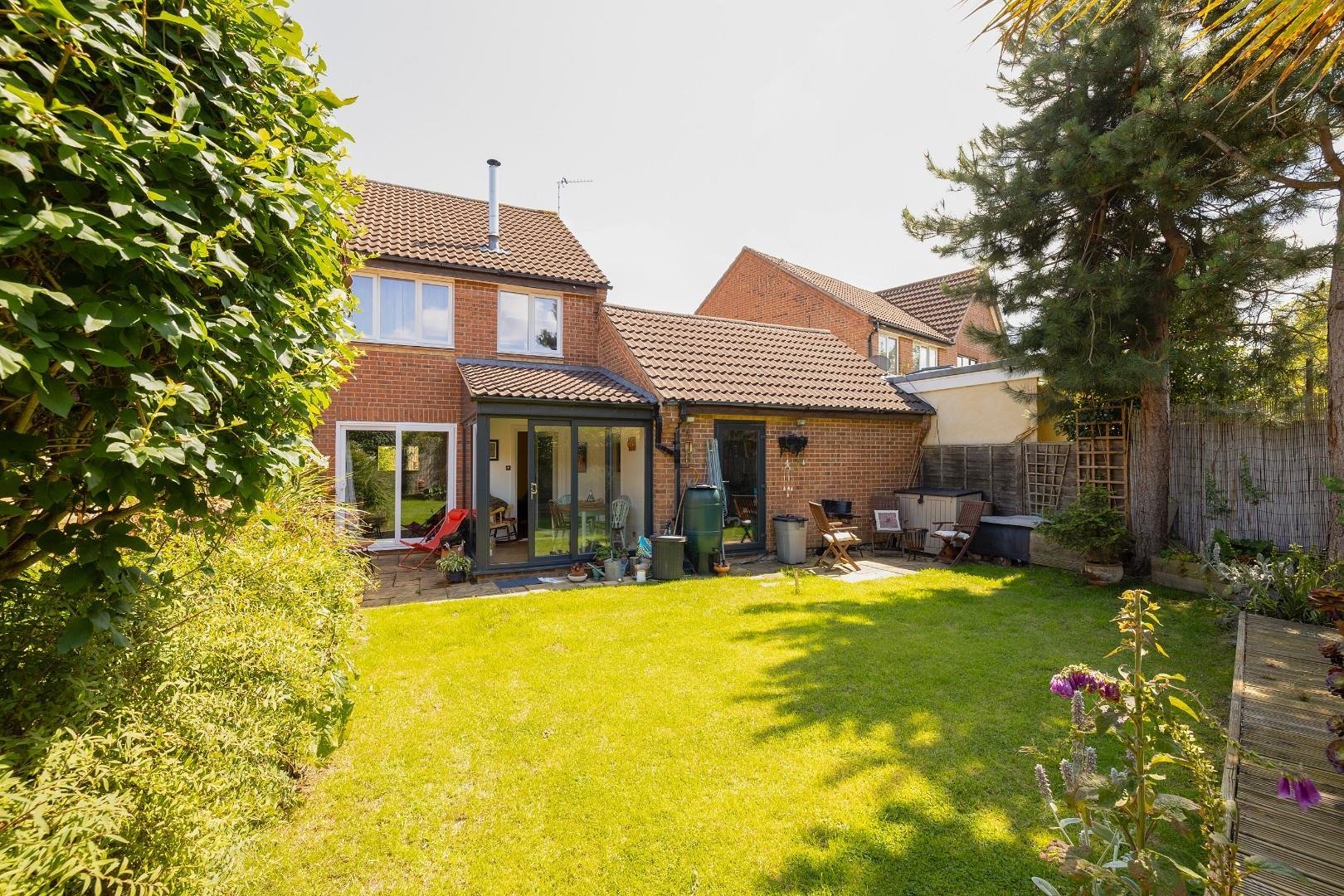 Willow bed close fishponds 33736690 cd7 a1557