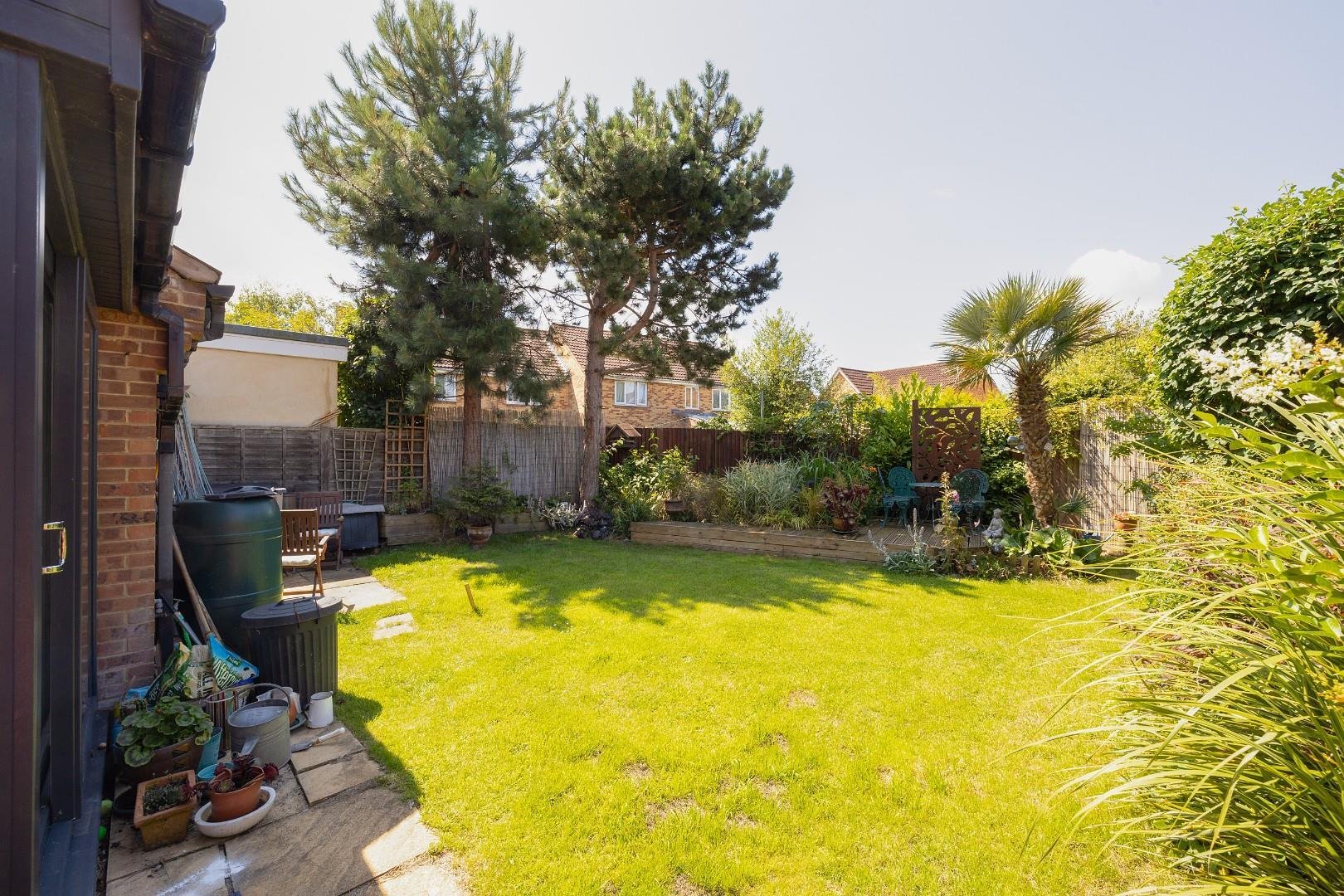 Willow bed close fishponds 33736690 cd7 a1560