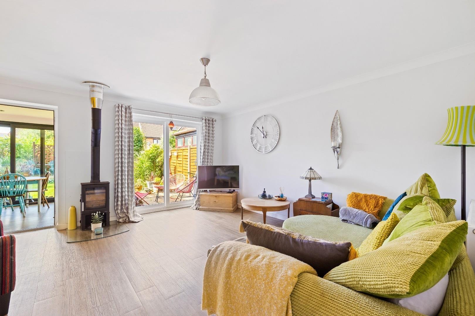 Willow bed close fishponds 33736690 cd7 a1570