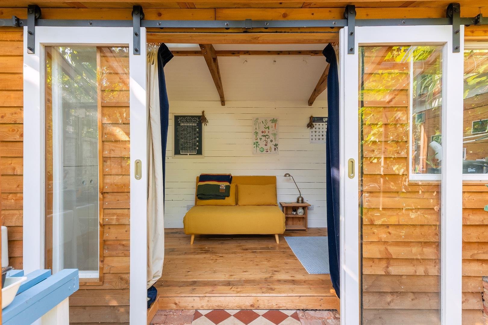 York road easton 34003620 3 y7 ren garden room d