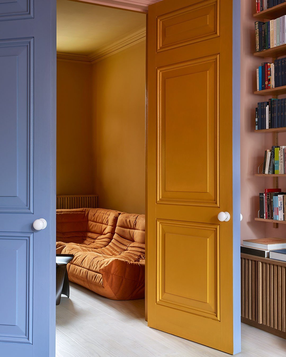 Contrasting caramel and blue palettes are having a moment and this two tone door harnesses the