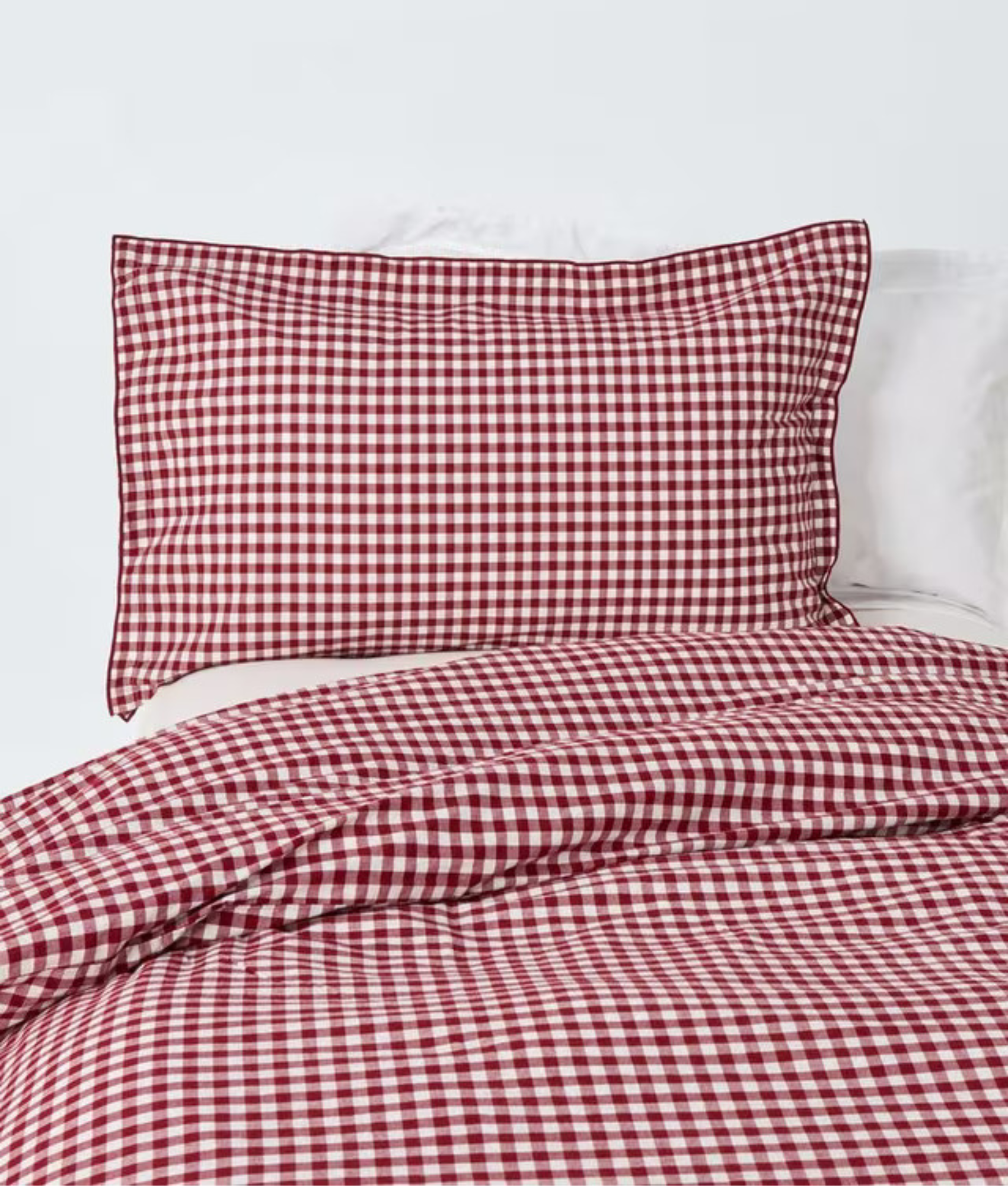 Red berry gingham duvet set piglet in bed